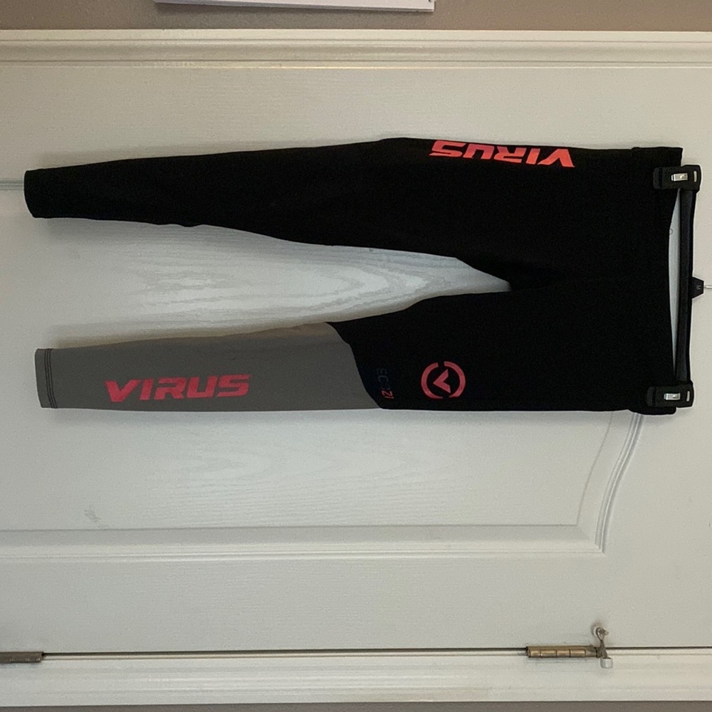 Virus leggings/tights
